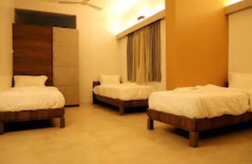 Kankavali Hotel | LOTUS LODGE Kalmath