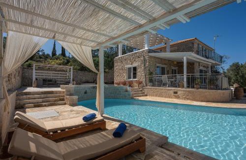 Skinaria Villa | Louiza - Luxury Stone Villa