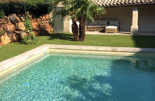 Lourmarin House | Lourmarin facing the castle, old bastide, garden and pool