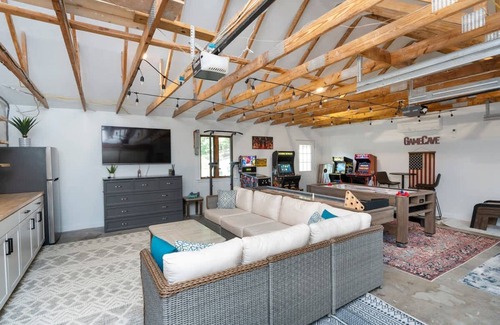 Afton House | Love Afton Cabin - Family Home