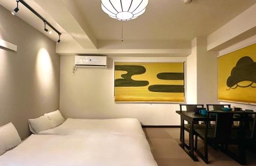 Yushima Apartment | LOVE UENO 2-4人アクセス抜群 山手線3分 上野浅草銀座近い 御徒町駅3分 アメ横3分 上野駅10分 上野広小路駅3分 湯島駅2分 和風畳寝室