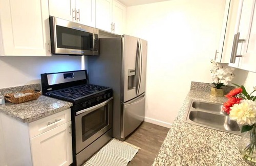 East Whittier Apartment | Lovely 1 bedroom + sofa bed private unit - parking