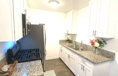 East Whittier Apartment | Lovely 1 bedroom + sofa bed private unit - parking