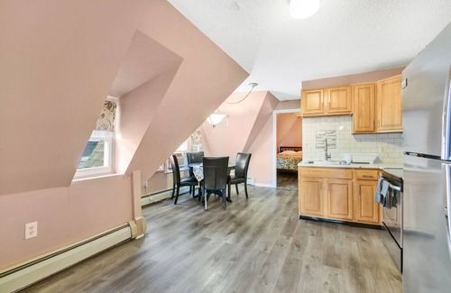 Hartford Apartment | Lovely 1-bedroom third floor apartment in Hartford with fast WiFi access