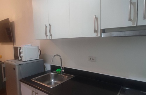 Valenzuela House | Lovely 1BR in Makati 200Mbps with Netflix