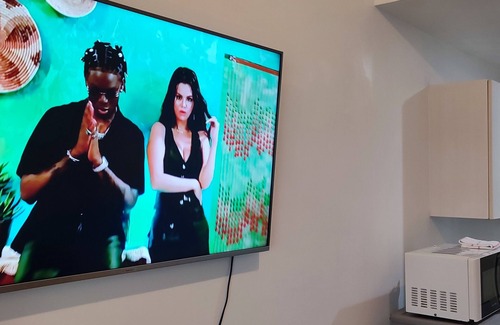 Valenzuela House | Lovely 1BR in Makati 200Mbps with Netflix