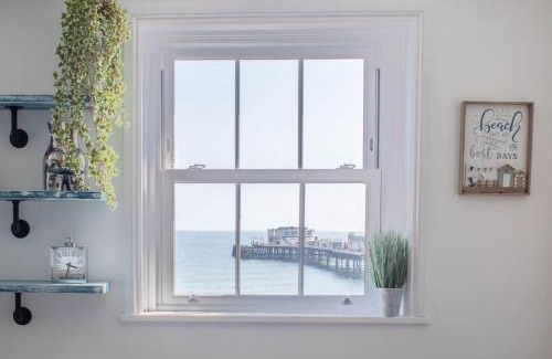 Worthing Apartment | Lovely 2- Bedroom Apartment with Stunning Sea Views