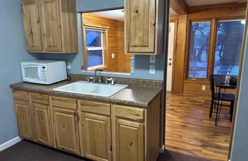 Fairmont House | Lovely 2-bedroom LAKE house with AC in Fairmont
