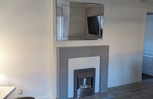 Coatbridge House | Lovely 2 Bedroom Terrace House