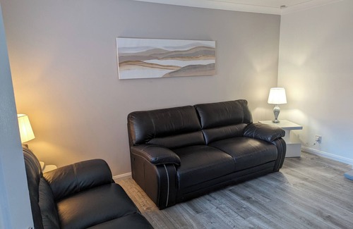 Coatbridge House | Lovely 2 Bedroom Terrace House