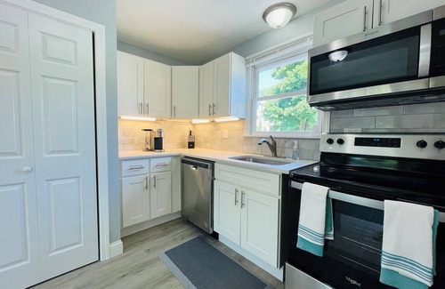 Worcester House | Lovely 2BD with Skylight Near Hospitals, Free Parking