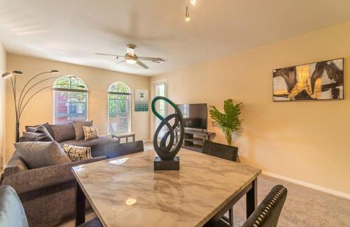 Orange Apartment | Lovely 2BR/2BA!5MIN to Disney! Angelstadium! HondaCenter.