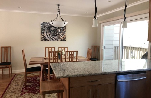 Moraga House | Lovely 3-Bedroom Townhouse with Pool