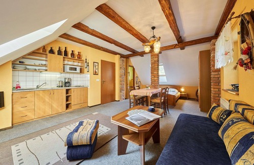 Starkov Villa | Lovely apartment in villa for 4 people with pool, WIFI, TV, patio and pets allowed