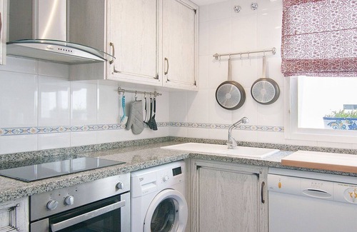 San Pedro de Alcantara Apartment | Lovely apartment for 4 people with WIFI, A/C, pool, TV, terrace and parking