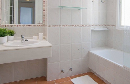 San Pedro de Alcantara Apartment | Lovely apartment for 4 people with WIFI, A/C, pool, TV, terrace and parking