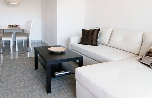 San Pedro de Alcantara Apartment | Lovely apartment for 4 people with WIFI, A/C, pool, TV, terrace and parking