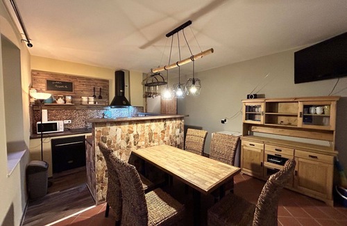 Grossschoenau Apartment | Lovely apartment for 5 guests with WIFI, hot tub, TV, patio and pets allowed