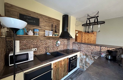 Grossschoenau Apartment | Lovely apartment for 5 guests with WIFI, hot tub, TV, patio and pets allowed