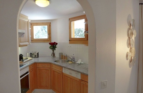 Celerina-Schlarigna Apartment | Lovely apartment for 6 guests with WIFI, TV, balcony, pets allowed and panoramic view