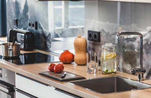 Prora Apartment | Lovely apartment for 6 guests with pool, WIFI, TV, terrace and pets allowed