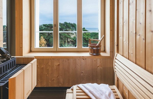 Prora Apartment | Lovely apartment for 6 guests with pool, WIFI, TV, terrace and pets allowed