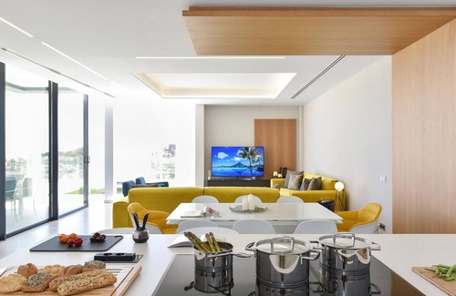 Salobre Villa | Lovely apartment in villa for 10 guests with A/C, private pool, WIFI, TV, terrace and pets allowed