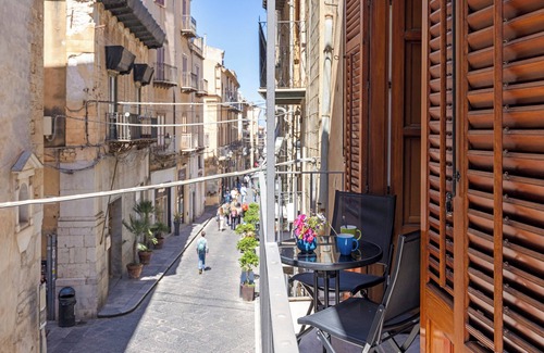 Old Town Apartment | Lovely Apartment In The Historical Center Of Cefalu at 150 mt from the beach