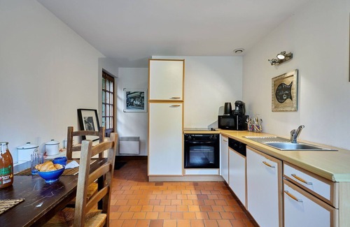 Savigny House | Lovely apartment in villa for 4 guests with WIFI, TV, pets allowed and parking