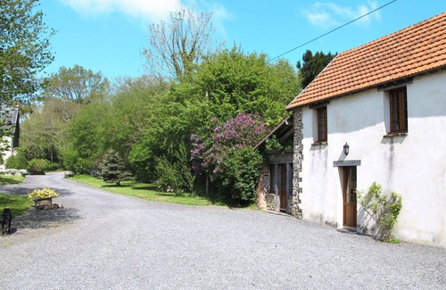 Savigny House | Lovely apartment in villa for 4 guests with WIFI, TV, pets allowed and parking