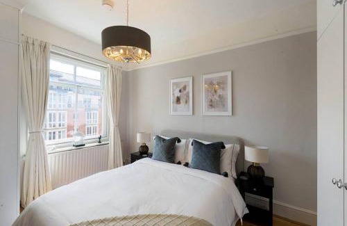 Redcliffe Apartment | Lovely Chelsea Apartment