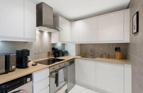 Redcliffe Apartment | Lovely Chelsea Apartment