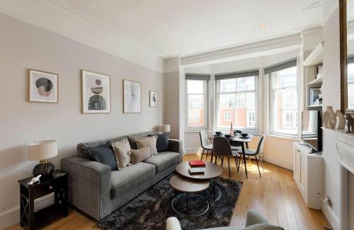 Redcliffe Apartment | Lovely Chelsea Apartment