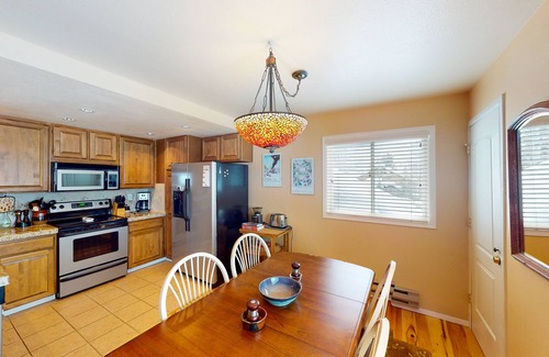 Elkhorn Village Condo | Lovely condo with pool, fireplace, hot tub, tennis, skiing, sauna & W/D
