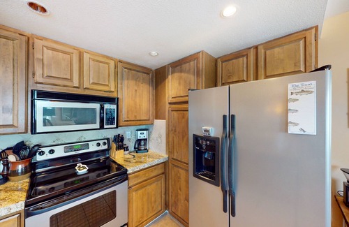 Elkhorn Village Condo | Lovely condo with pool, fireplace, hot tub, tennis, skiing, sauna & W/D