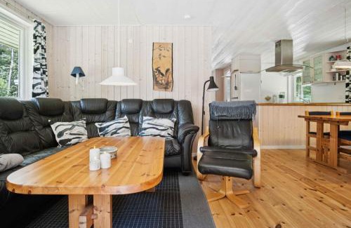 Arrild Ferieby House | Lovely Cottage In Arrild Ferieby