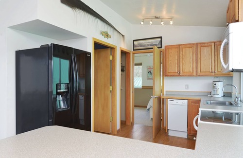 Seward Apartment | Lovely Dockside Apartment! Located right in the Harbor!