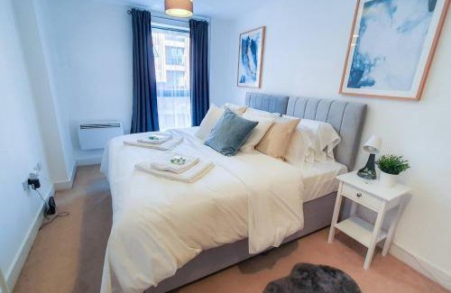 Gloucester Apartment | Lovely Flat In Kiln Close With Free Parking