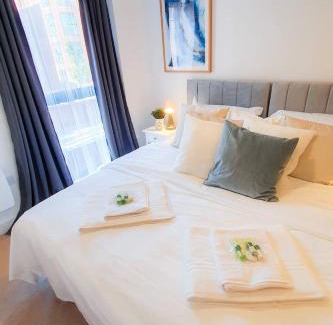 Gloucester Apartment | Lovely Flat In Kiln Close With Free Parking