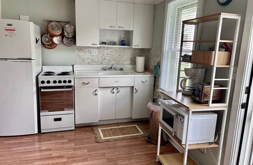 Geneva-on-the-Lake Cottage | Lovely GOTL 2 Bedroom Cottage -Pet Friendly