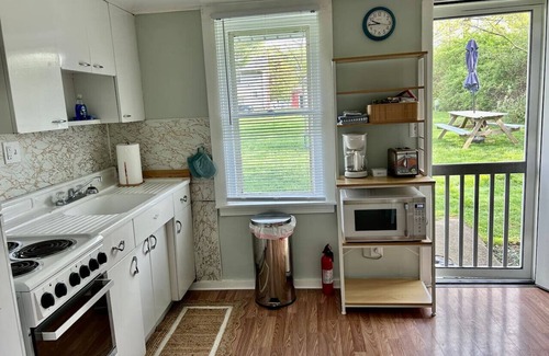 Geneva-on-the-Lake Cottage | Lovely GOTL 2 Bedroom Cottage -Pet Friendly