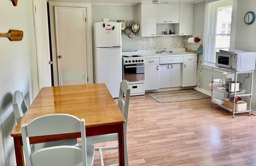 Geneva-on-the-Lake Cottage | Lovely GOTL 2 Bedroom Cottage -Pet Friendly