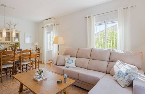 Hoya de los Patos House | Lovely Holiday Home in Alicante with Private Swimming Pool