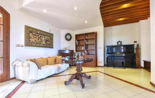 Aci Catena House | Lovely Home In Acicatena With Wifi