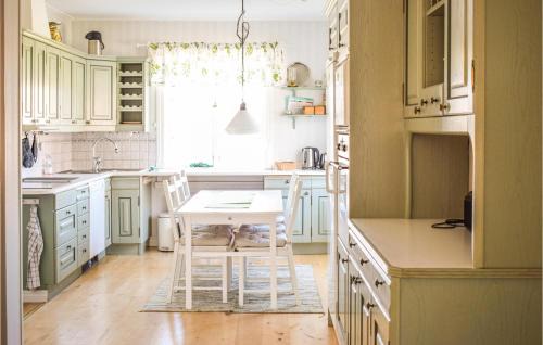 Aryd House | Lovely Home In Åryd With Kitchen
