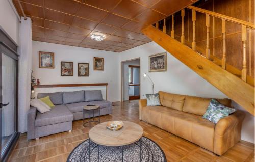 Delnice House | Lovely Home In Brod Na Kupi With Kitchen