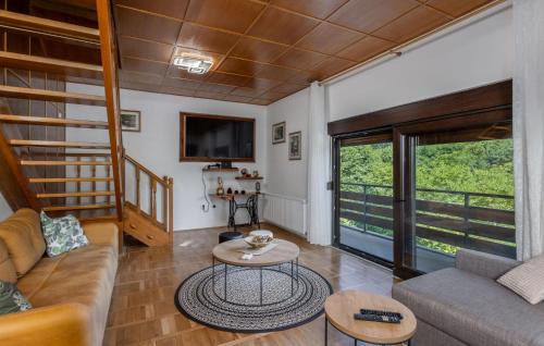 Delnice House | Lovely Home In Brod Na Kupi With Kitchen