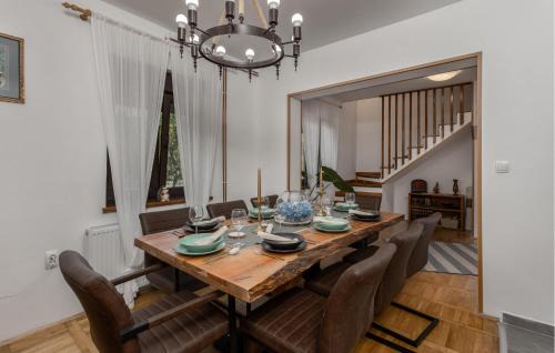 Delnice House | Lovely Home In Brod Na Kupi With Kitchen
