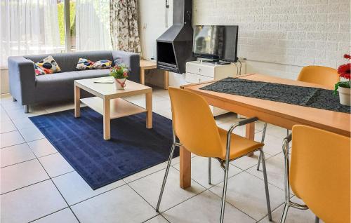 Bruinisse House | Lovely Home In Bruinisse With Kitchen
