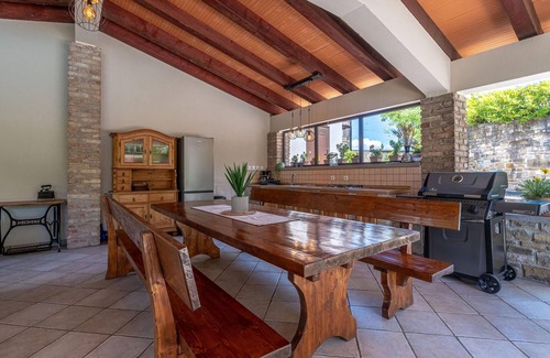 Cerovlje House | Lovely home in Cerovlje with kitchen